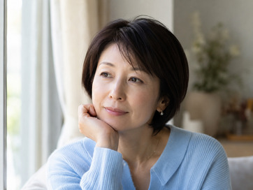 人間関係で悩んでいる女性